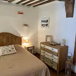 Une Pause Chez Julien, Appartement Lumineux Et Idealement Situe!